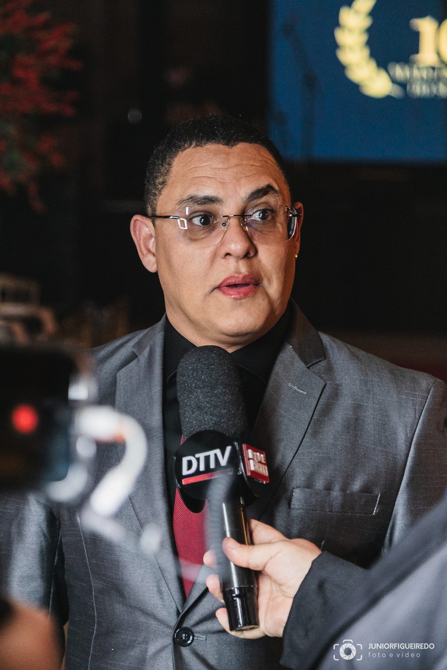 Denis Alexandre em entrevista na TV